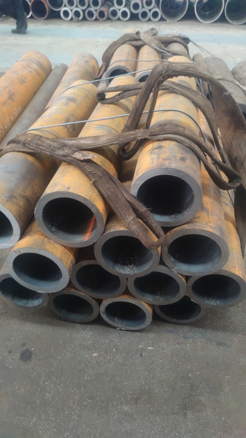 光泽光泽光泽15CrMoG无缝钢管切割
